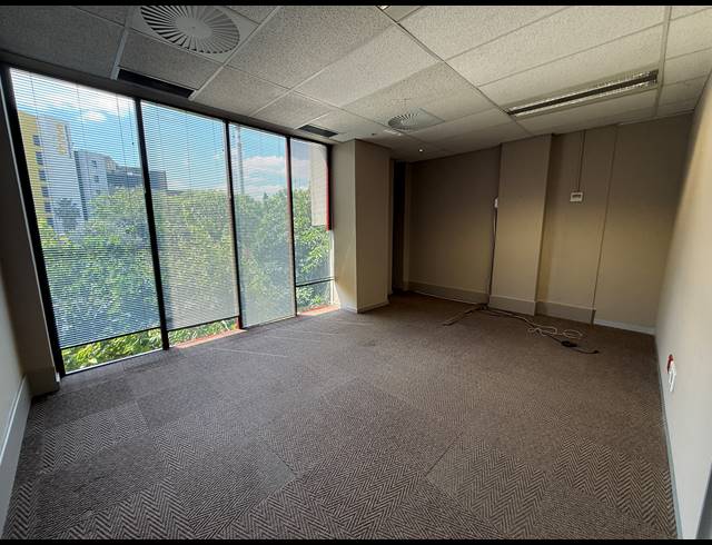 555M² OFFICE TO LET IN PARKTOWN